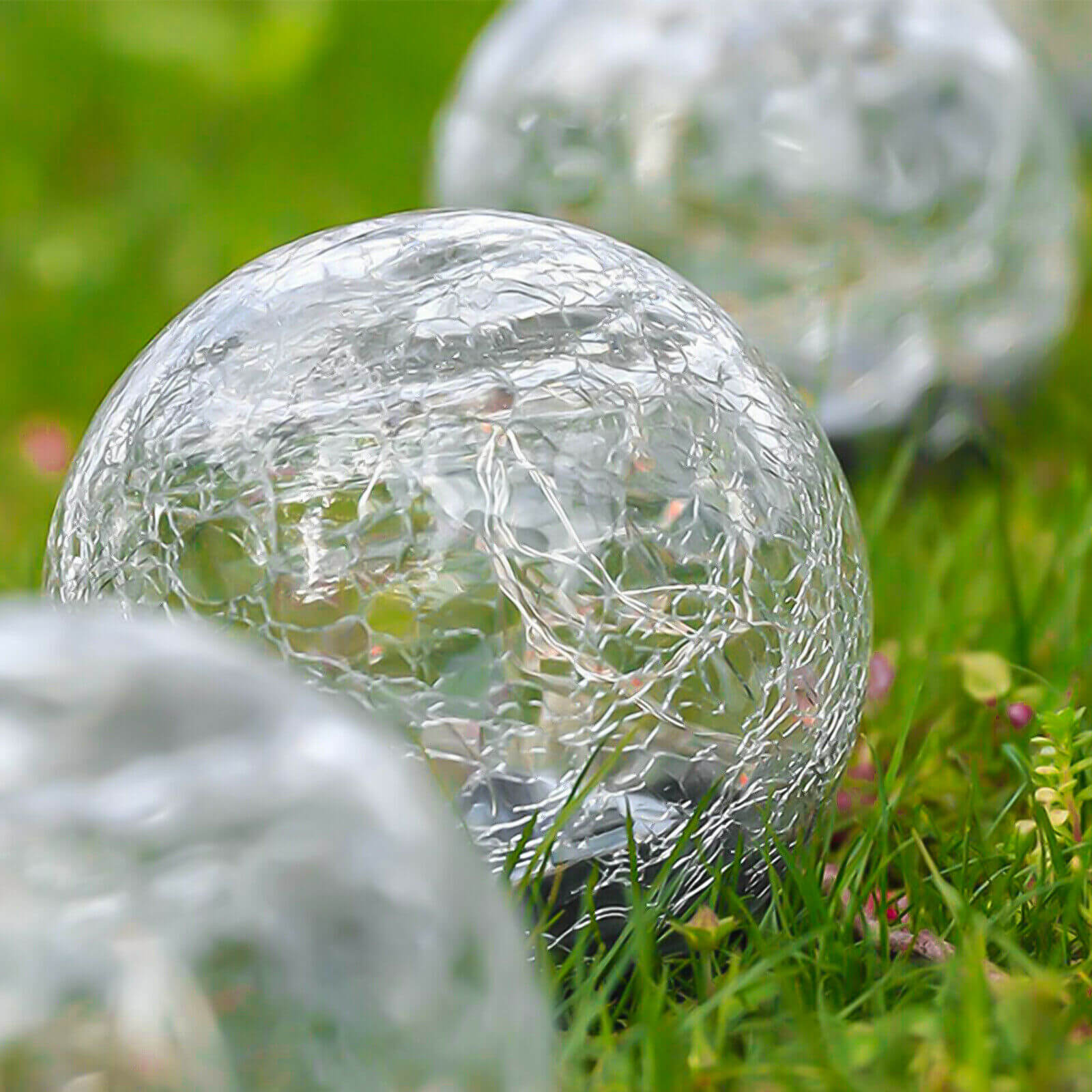 Cracked Glass Garden Solar Light at day