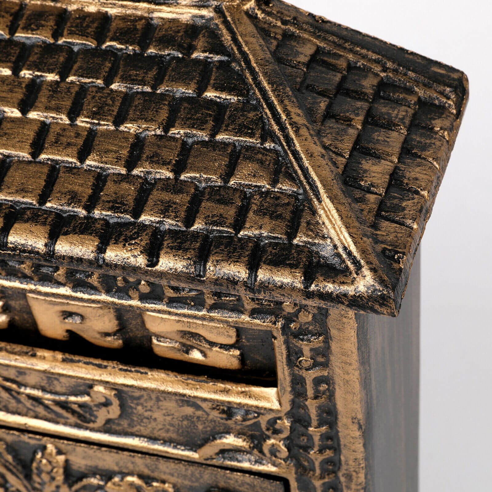 European Retro Locking Mailbox material detail